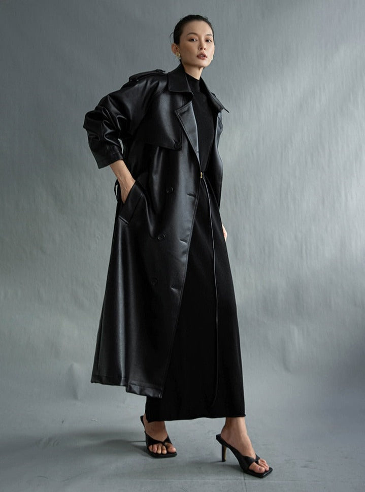 Stylish women's trench coat, perfect for fall fashion. A timeless, versatile outerwear piece.