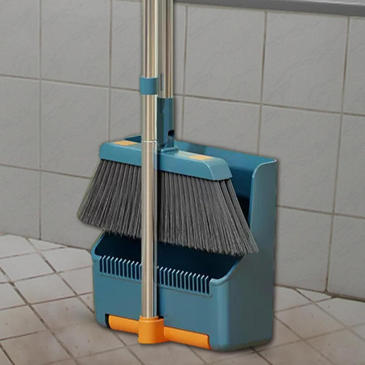 Detailed view of Clavira large broom head with 180° rotation, designed for effective cleaning