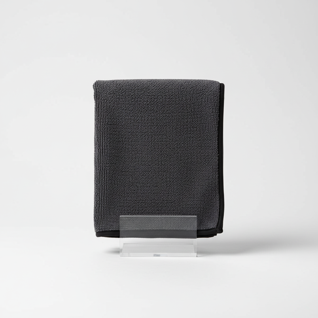 Unisex multi-purpose cleaning cloth, ideal for streak-free windows & car detailing.