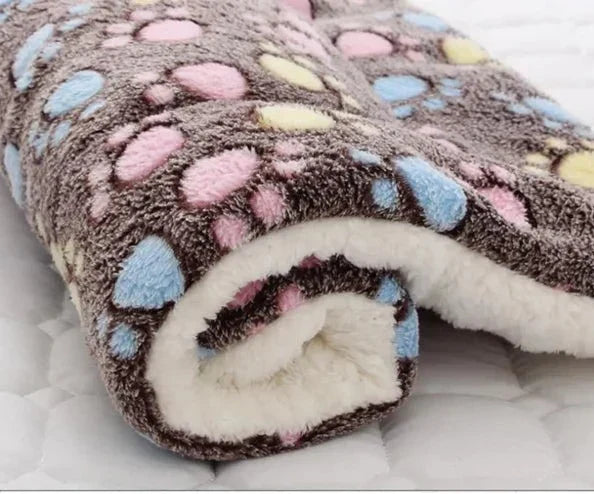 Warm & soft flannel SnuggleSoft cat blanket. Provides ultimate comfort & stress relief for your beloved feline pet.
