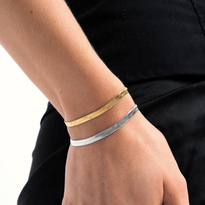Adjustable silver herringbone bracelet for women, versatile everyday elegance.