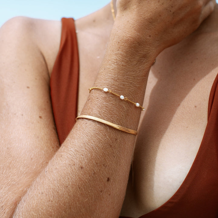 Luxurious gold herringbone chain bracelet, a stunning piece of women's jewelry.