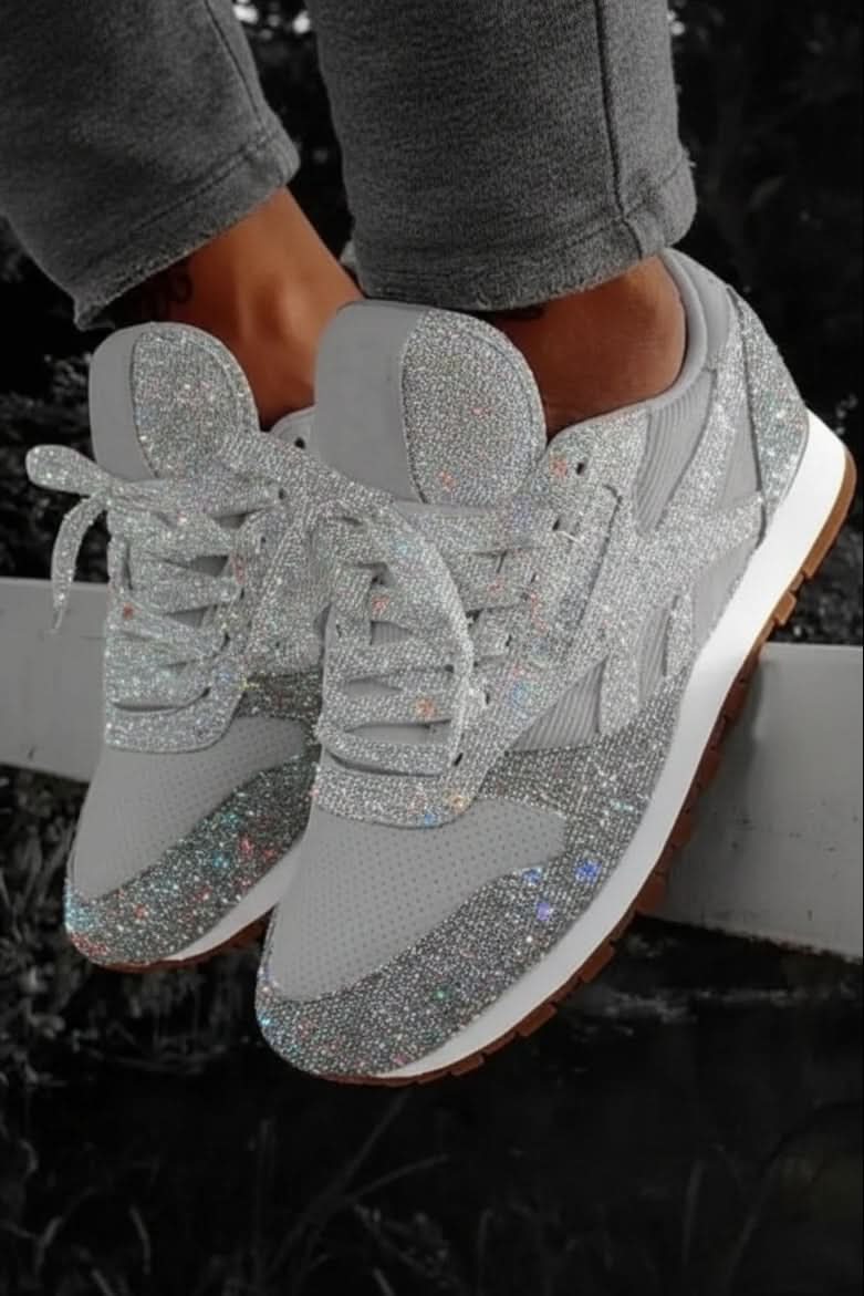 Sparkling women's casual shoes, low-top glitter sneakers designed for trendy and comfortable walking.