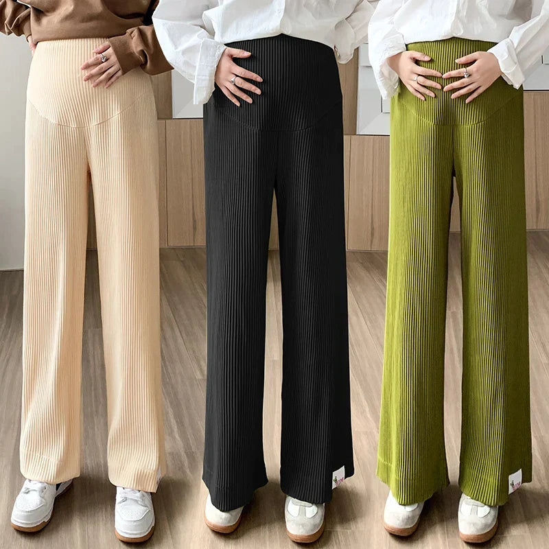 Detail of comfortable waistband on stretchy wide-leg maternity pants, perfect for pregnancy fashion.
