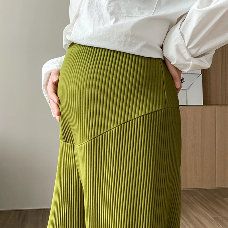 Women's elegant black maternity wide-leg pants, high-waisted & comfortable for expectant mothers.