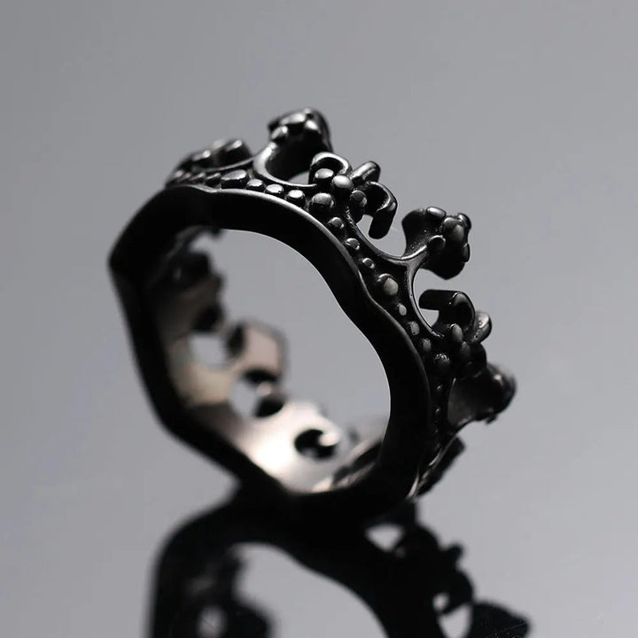 Statement Unisex Crown Ring, stainless steel, perfect for a royal look.