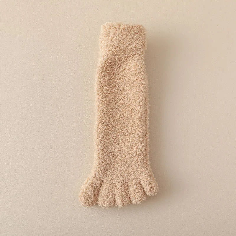 Comfortable women's five-toe socks, providing warm, soft relaxation for feet.