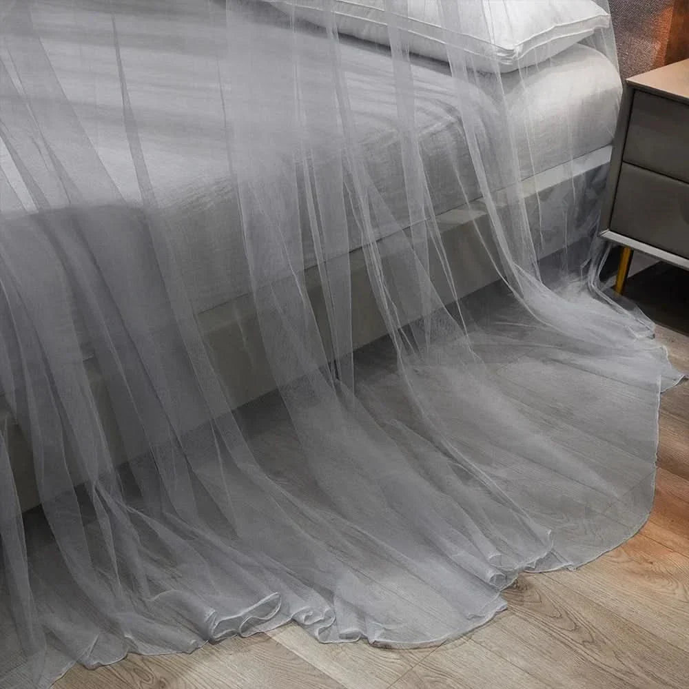 Portable travel mosquito net with breathable mesh, perfect for camping and outdoor insect protection.