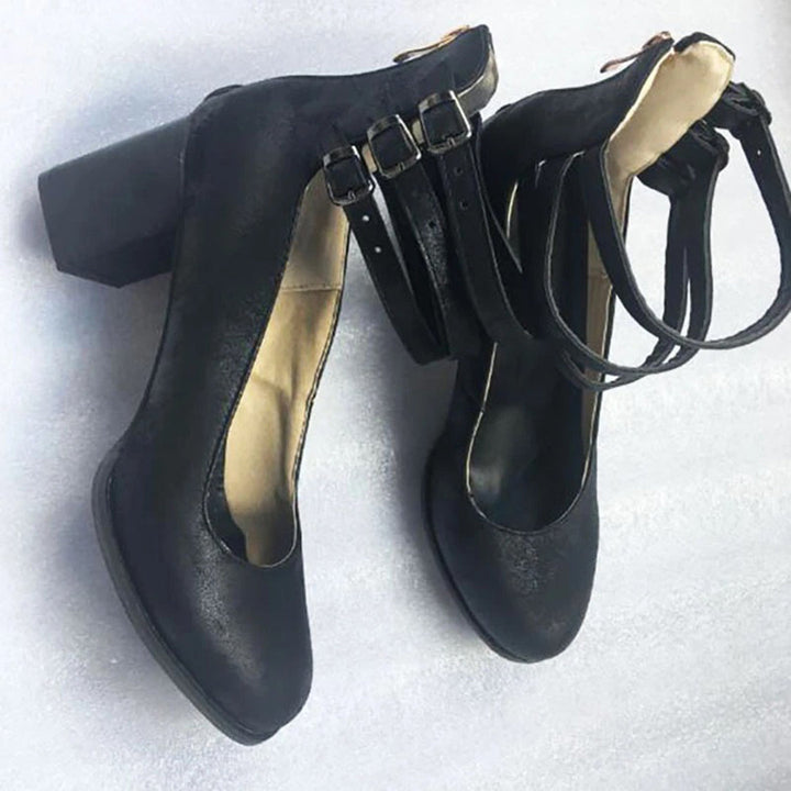 Casual yet stylish Ariane women's shoes, providing ultimate comfort and support for daily walking and versatile use.
