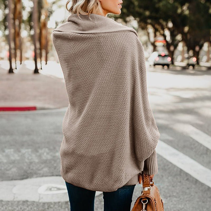 Modern oversized Livia cardigan for women, combining chic fashion with comfortable everyday wear.