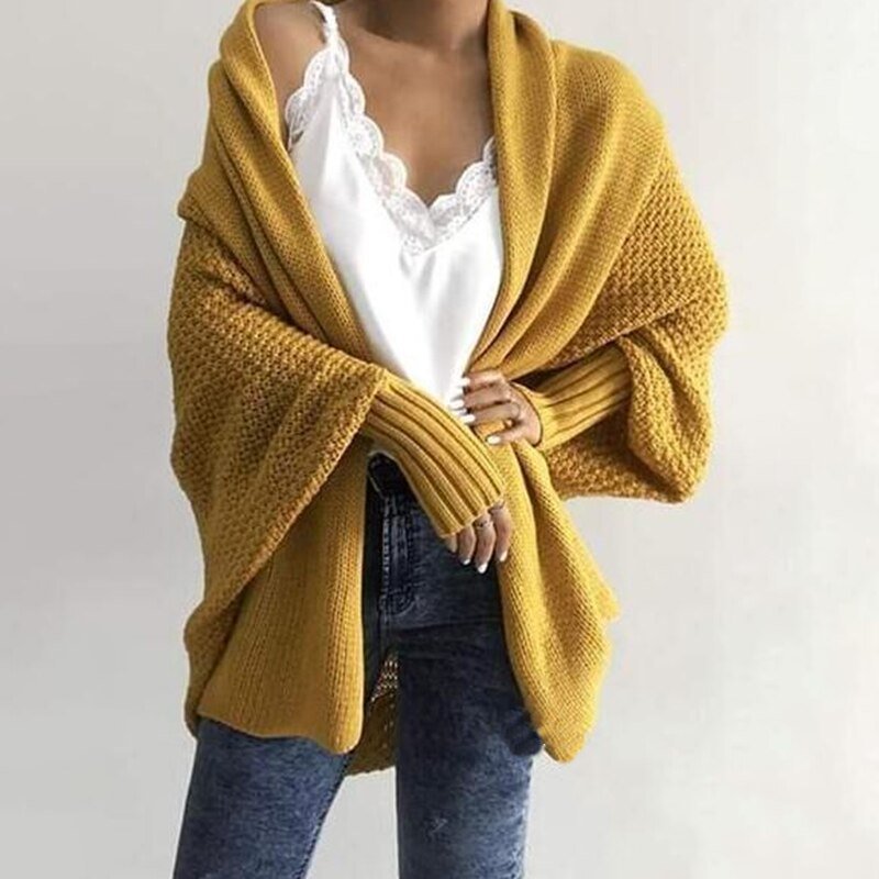 Flowy oversized Livia cardigan for women, a comfortable and elegant layering piece for chic style.