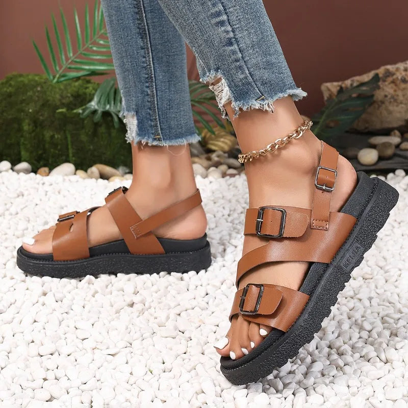 Stylish women's comfort sandals, vegan leather with robust arch support, ideal for warm weather.