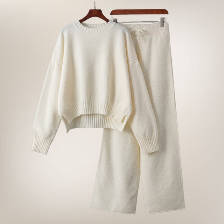 Cozy women's casual two-piece lounge set. Relaxed fit matching top and pants, perfect for comfortable wear.