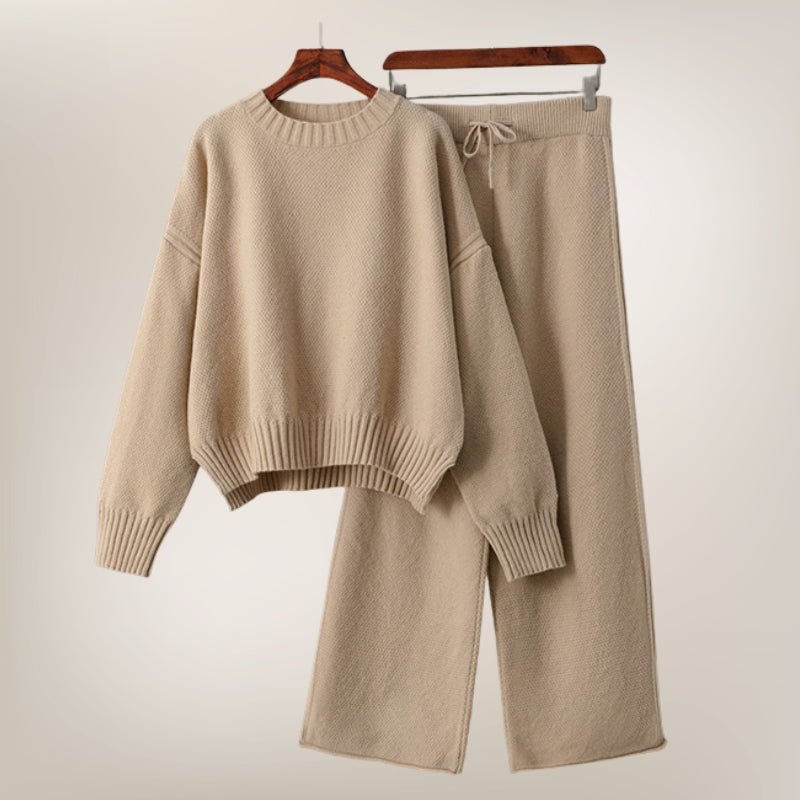 Women's relaxed fit long sleeve top & matching pants, a comfortable two-piece lounge set for casual wear.