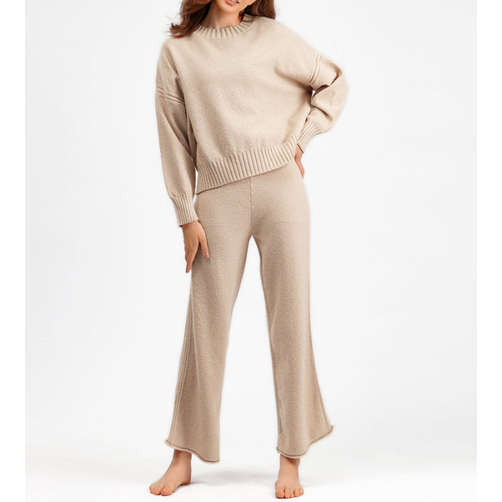 Easy-to-wear women's casual two-piece lounge set. Comfortable, relaxed fit for everyday style and lounging.