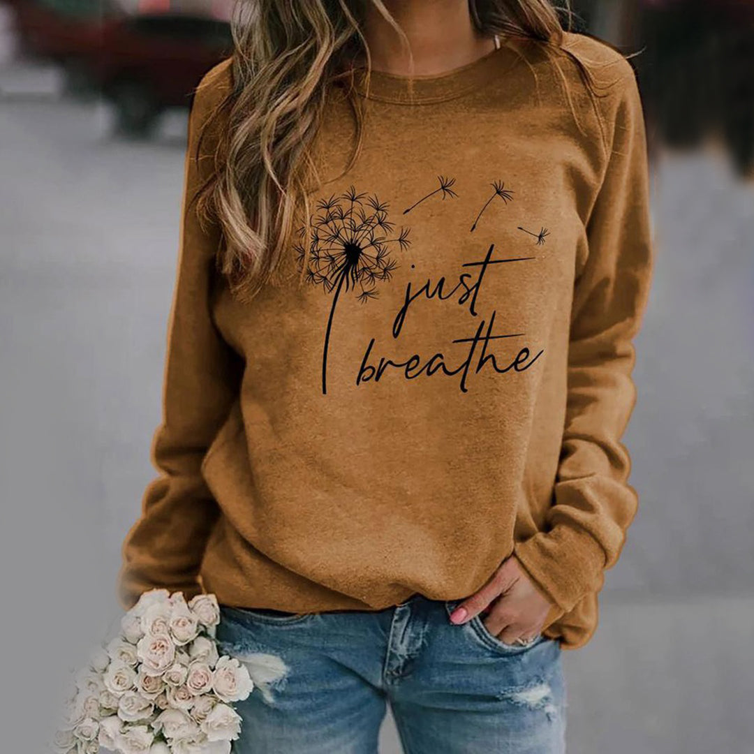 Comfortable women's crewneck sweatshirt in a soft fabric, perfect for everyday casual wear & loungewear.