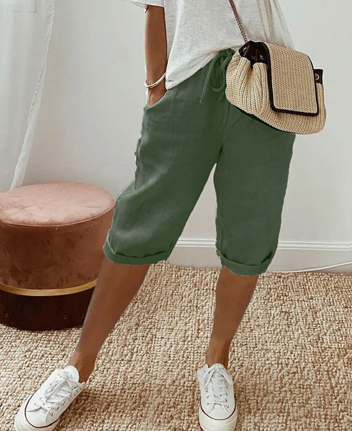 Stylish high-waisted women's shorts, versatile for everyday fashion, ideal for warm weather comfort.