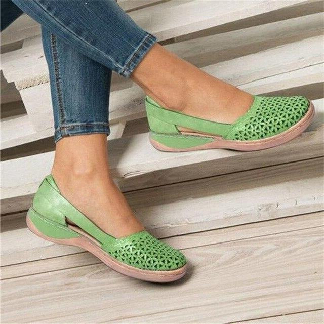 Comfortable women's flats for bunions, providing pain relief & support for everyday wear.