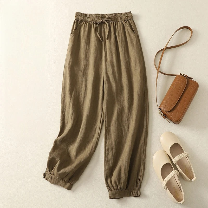 Comfortable women's harem pants with elastic waist & tapered fit. Perfect for casual wear or stylish spring fashion.