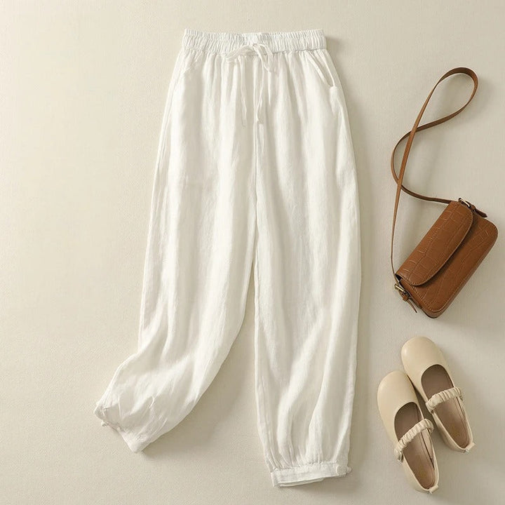 Soft casual women's harem pants, featuring a flattering tapered fit and comfy elastic waist for all-day versatile wear.
