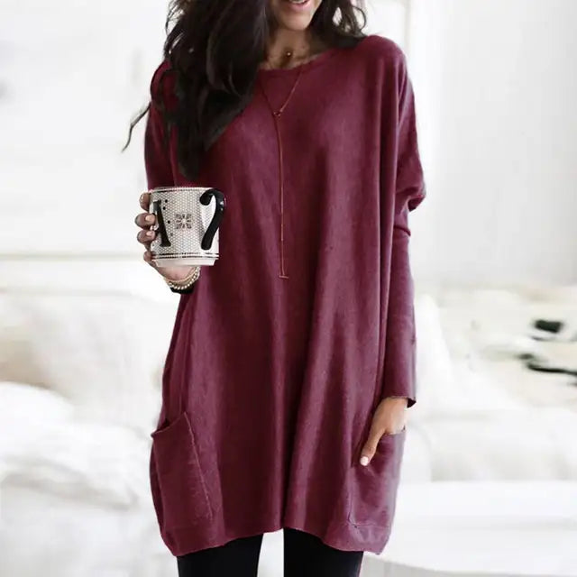 Easy-to-wear women's long sleeve tunic, ideal for versatile everyday fashion and comfort.