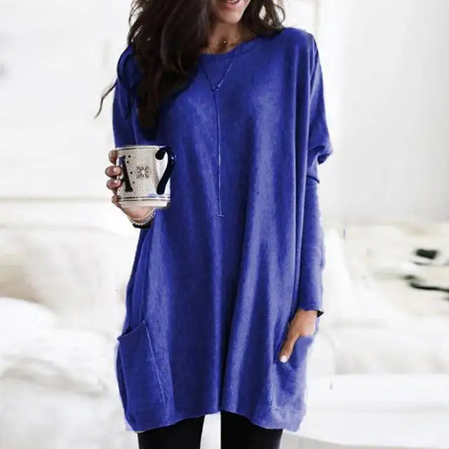 Comfortable women's tunic with long sleeves, perfect for casual and versatile styling.