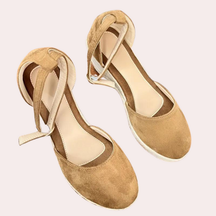 Fashionable women's wedge heels with an adjustable strap, providing comfortable support for various occasions.