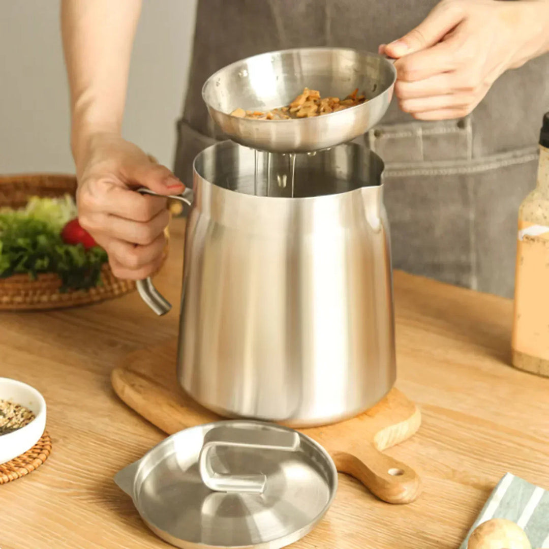 Compact electric deep fryer for snacks & quick meals in a home kitchen.
