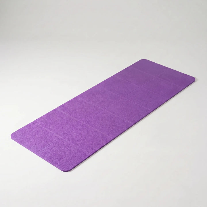 Close-up of a blue TPE foldable yoga mat texture, highlighting its non-slip surface for secure travel & home exercise.