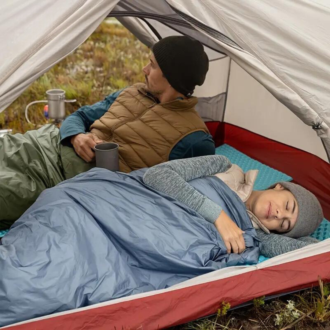 Warm & comfortable unisex sleeping bag, ideal for camping adventures. Lightweight outdoor gear for backpackers.