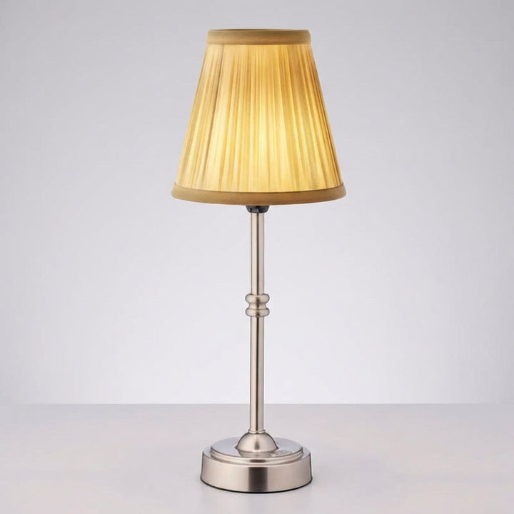 Bedroom decor Clarenceo retro table lamp, rechargeable LED and cordless for easy placement