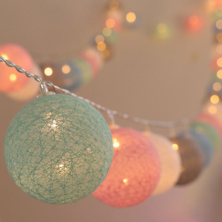 Ambient cotton ball string lights, USB-powered for convenient room decor & cozy lighting.