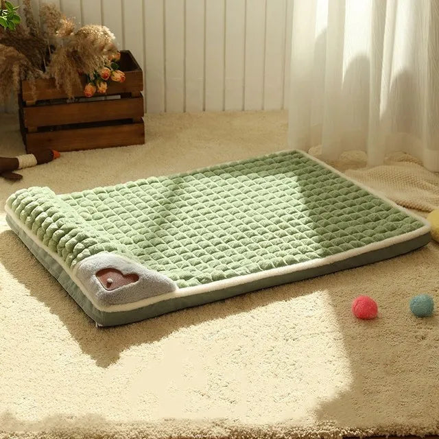 Soft fleece pet bed, designed as a dog and cat sofa. Ensures warmth for small pets.