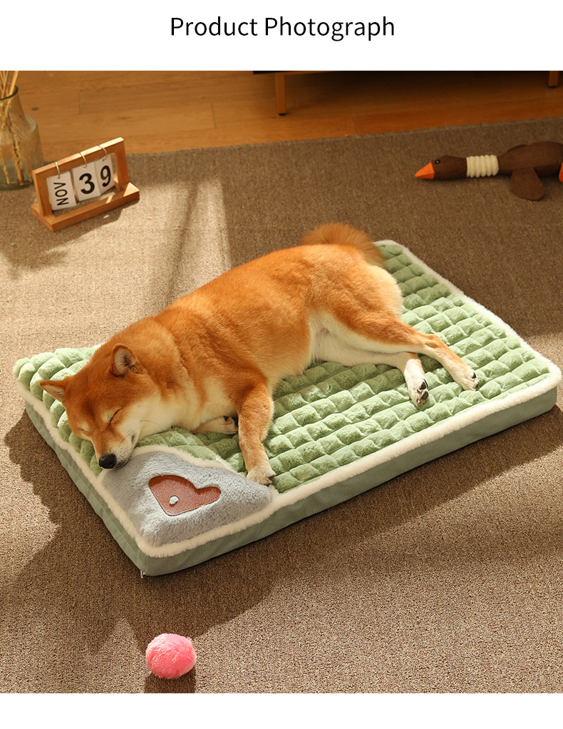 Winter dog bed: a plush fleece pet sofa, ideal for small to medium dog breeds.