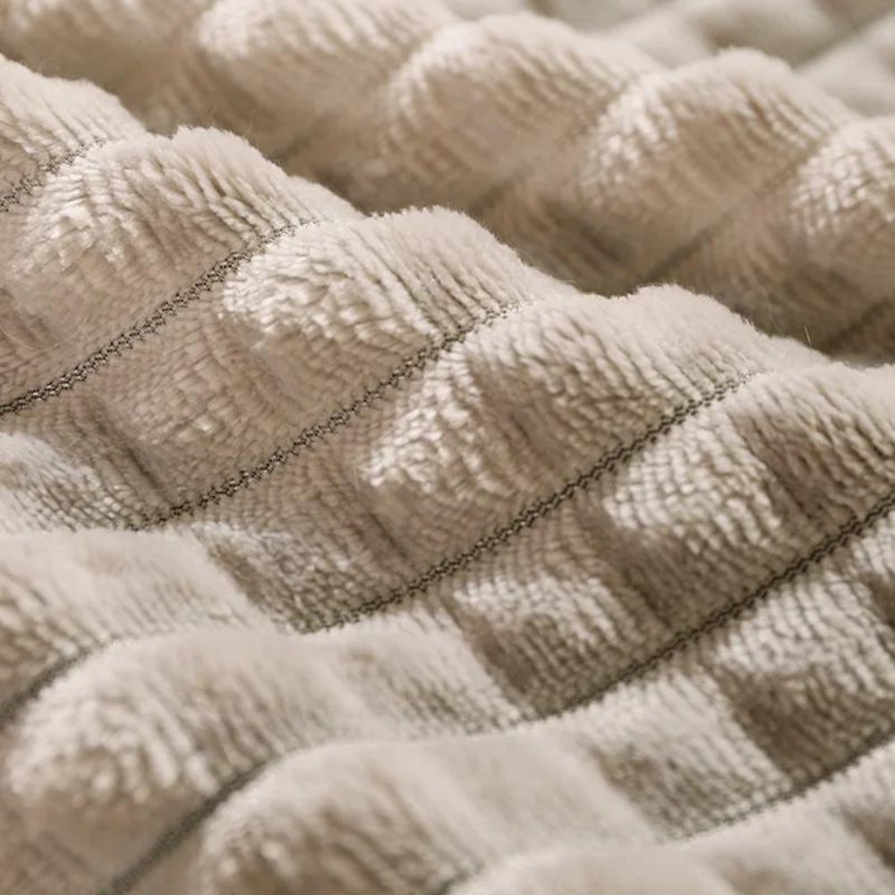 Durable washable fleece dog bed ensures ultimate pet comfort, easy maintenance & long-lasting coziness.