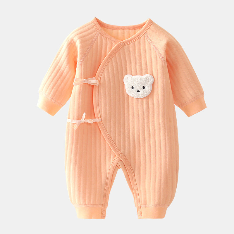 Baby bear applique bodysuit, a cozy & stylish infant one-piece. Comfortable newborn clothes for spring/autumn.