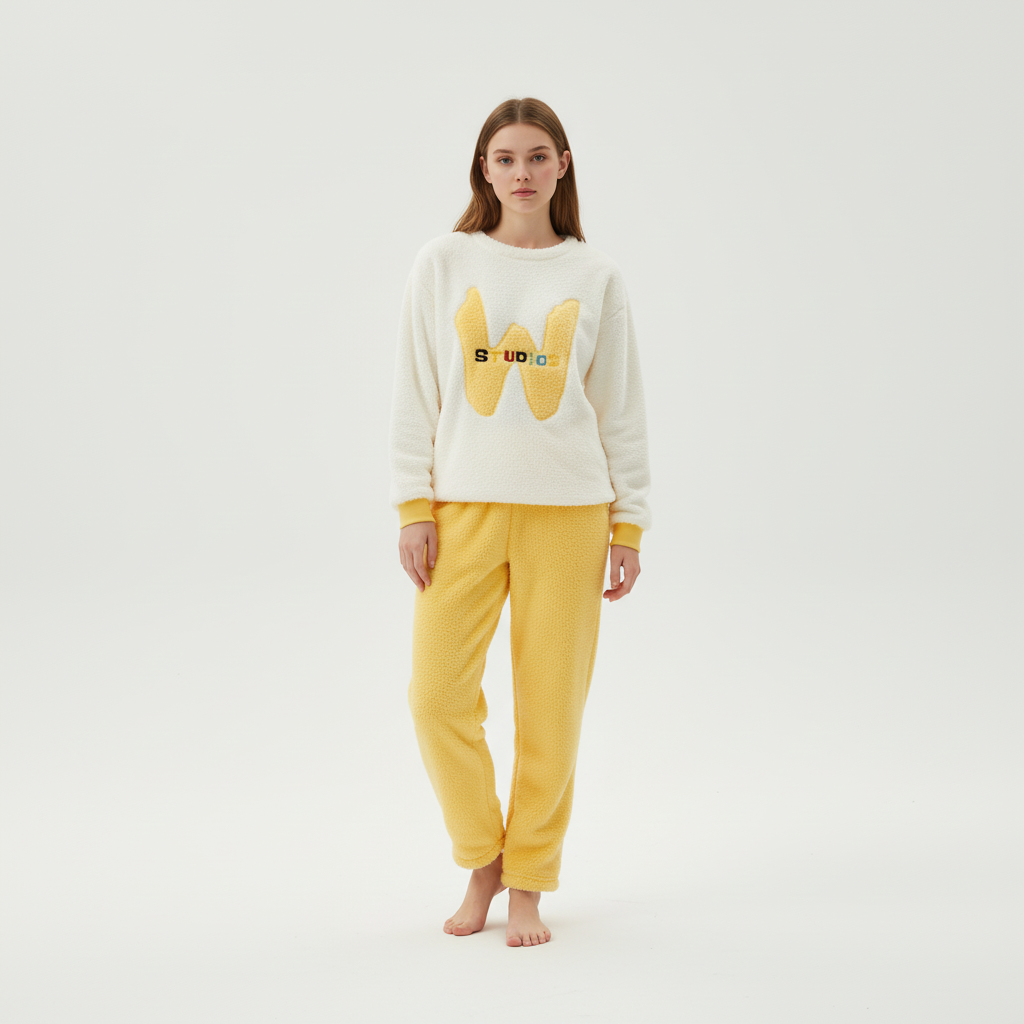Soft, thermal women's Lotta fleece pajama set with full-length pants, ideal for comfortable lounging.