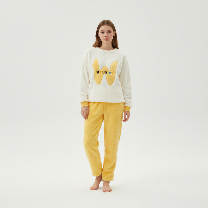 Soft, thermal women's Lotta fleece pajama set with full-length pants, ideal for comfortable lounging.
