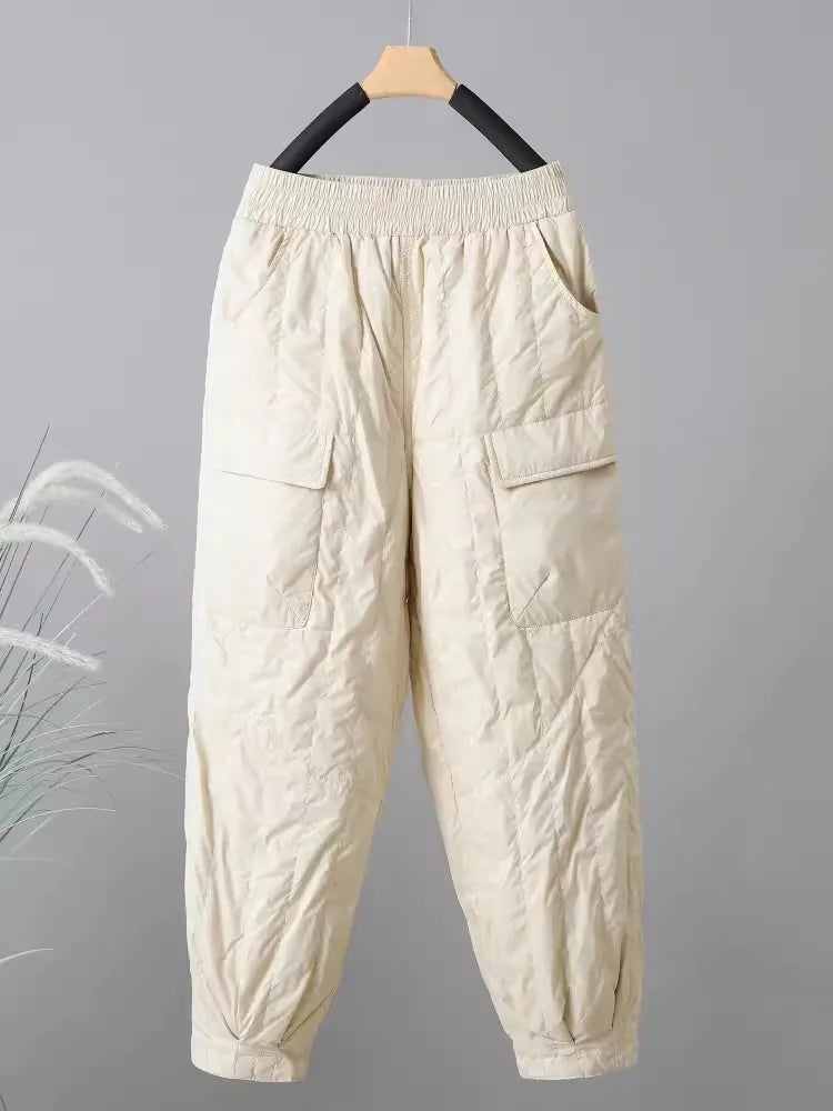 Cozy quilted women's lounge pants with elastic waist. Perfect for winter comfort & casual everyday wear.