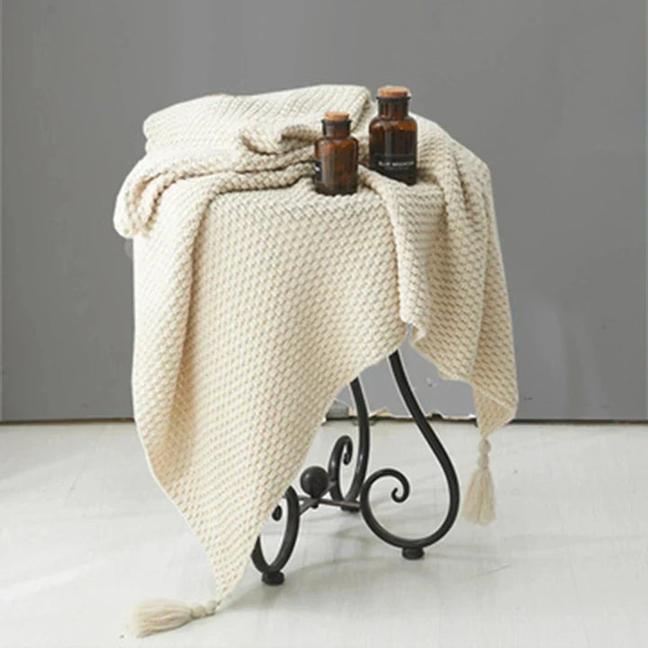 Comfortable and warm wool throw blanket, Scandinavian knit, for a relaxed hygge atmosphere.