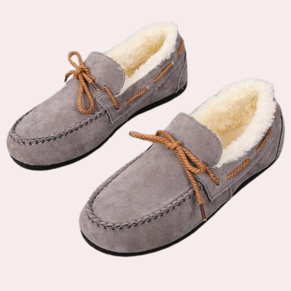Plush Selina ladies' slippers. Non-slip, comfortable footwear for cozy winter indoor use.