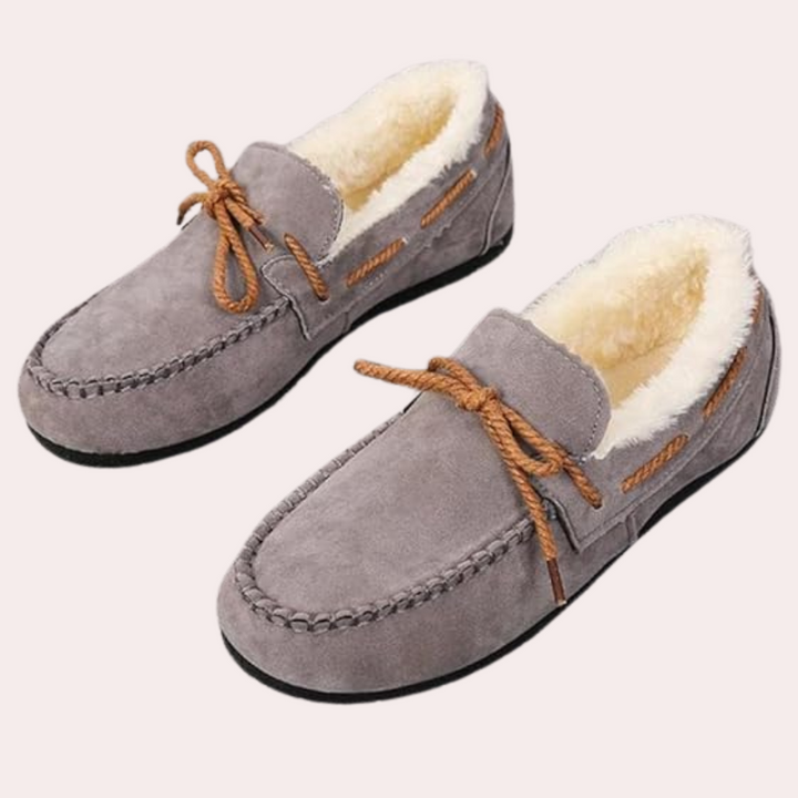 Plush Selina ladies' slippers. Non-slip, comfortable footwear for cozy winter indoor use.