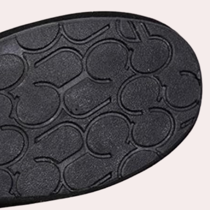 Comfortable Selina ladies' house shoes. Non-slip warm slippers for ultimate indoor relaxation.