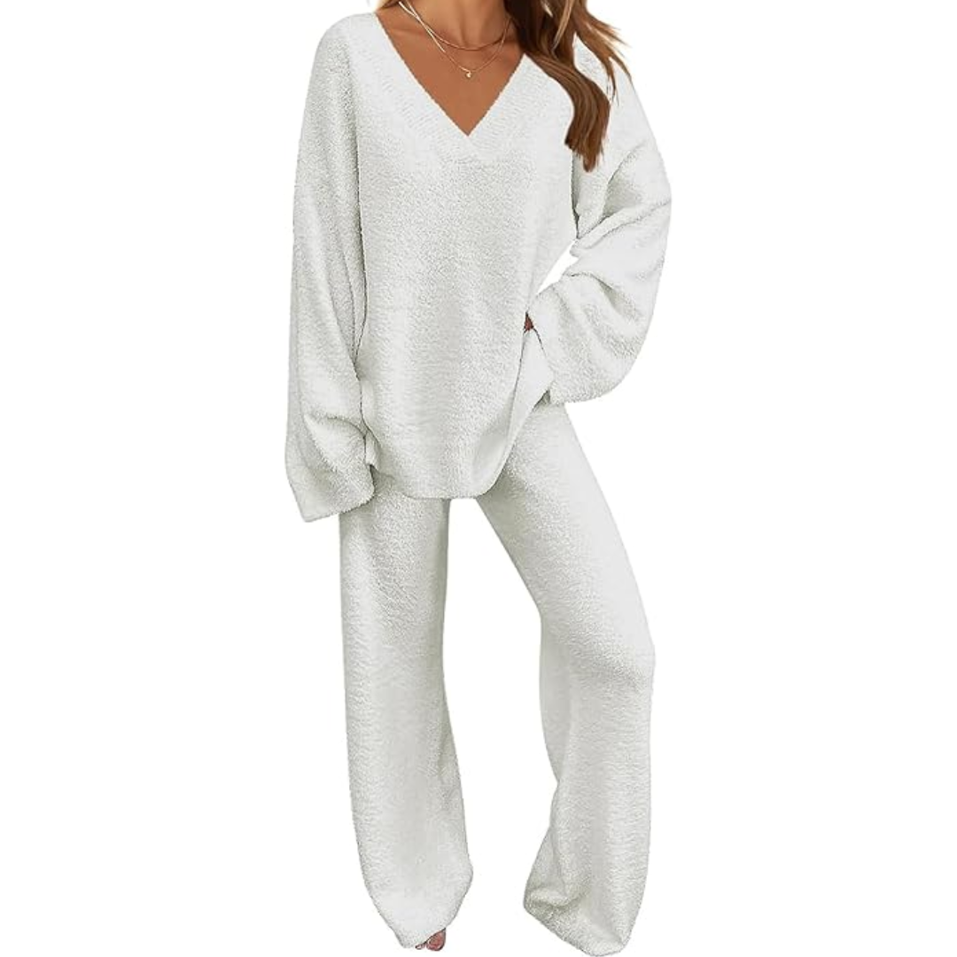 Cozy women's fleece lounge set in a soft texture, perfect for comfortable loungewear and winter fashion.