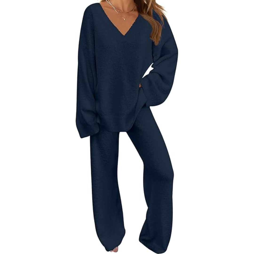 Close-up of the soft fleece fabric of the women's lounge set, emphasizing its warmth and comfort.