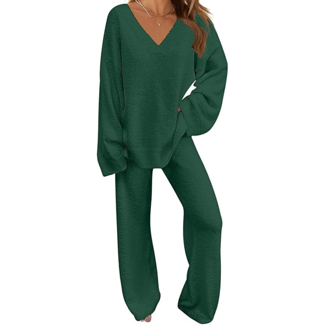 Women's 'Rianne' fleece lounge set in a neutral color, showcasing its relaxed fit and cozy design.