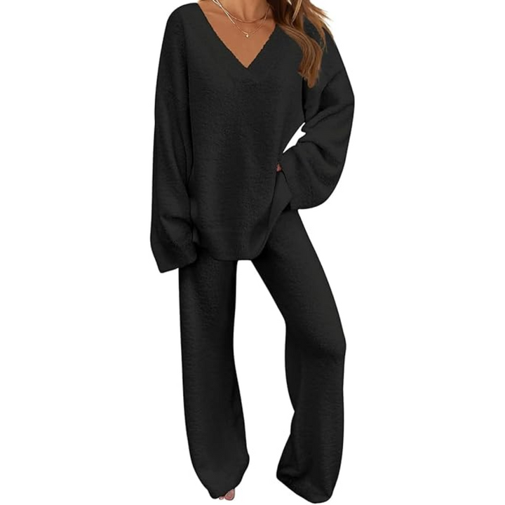 Side view of the women's two-piece fleece loungewear set, highlighting its comfortable and fashionable style.