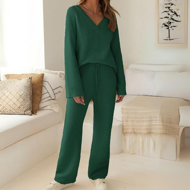 Detail shot of the waistband on the wide-leg fleece lounge pants, designed for maximum comfort.