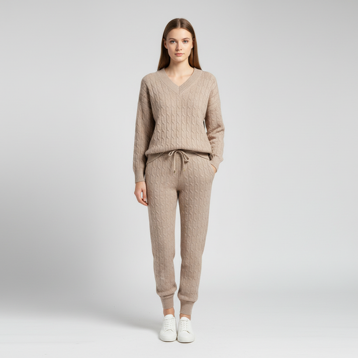 Relaxed fit women's knitwear loungewear set, combining comfort and casual style.