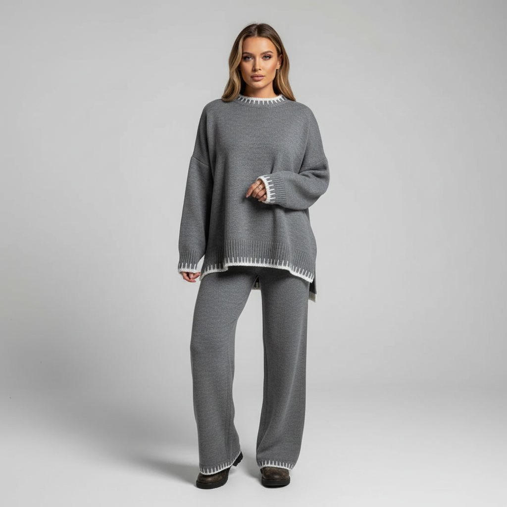 Detail of the waistband and knit pattern on the women's two-piece sweatsuit, designed for comfort